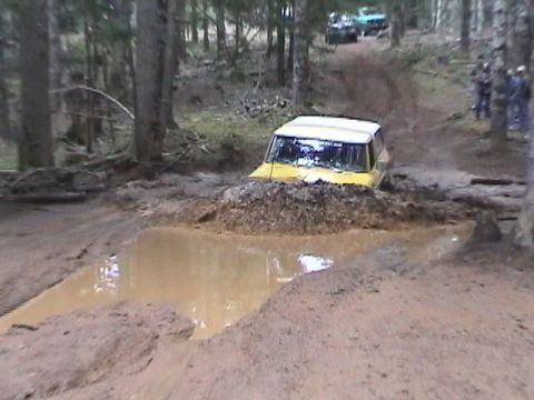 1994 Ford Explorer - Steve creates a big wave of water as he powers his 78 through the hole