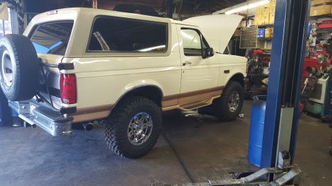 1995 Ford Bronco - Finishing up the lift, diff, wheels and tires