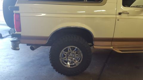 1995 Ford Bronco - Toyo Mt 35x12.5x17 on Moto Metal 975 17x9