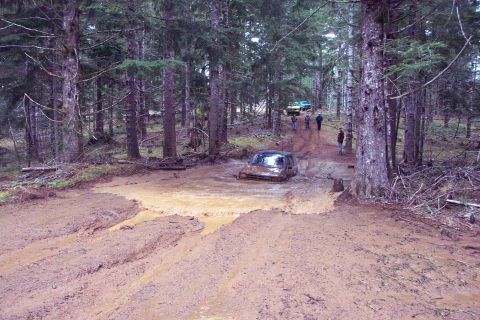 1996 Ford Bronco - But tires not quite big enough to clear the crown in the middle. (2/21/2004)