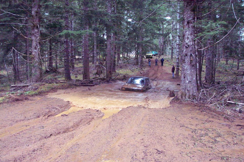 But tires not quite big enough to clear the crown in the middle.
(2/21/2004)