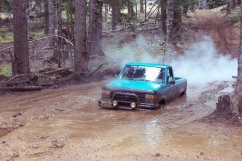 1996 Ford Bronco - Nick on his first attempt had a little too much momentum also and stalled the engine. Later he made another atempt with less momentum and w…