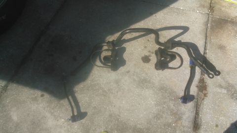 1996 Ford Bronco - swaybar i got from a F250 w/ 10.25 axle at the junkyard. direct swap on but i bought extended swaybar links to help with the lift. stock 8.…