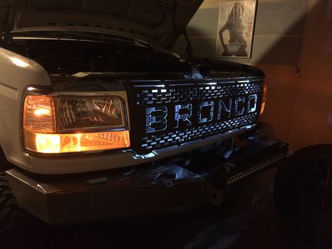 1995 Ford Bronco - The grille clearly spells out BRONCO, but the headlights and grille design suggest an earlier model year than claimed.