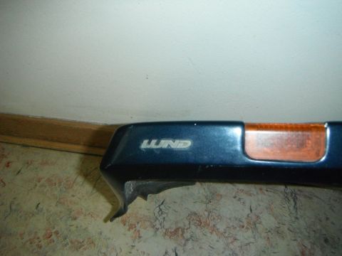 1990 Ford Bronco - A close-up shows the Lund branding and an amber reflector on a vehicle visor.