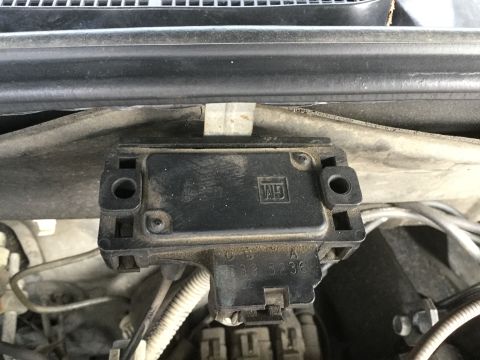 1995 Holden Astra - Close-up of a GM electronic control module, part number 139 5236, in an engine compartment.