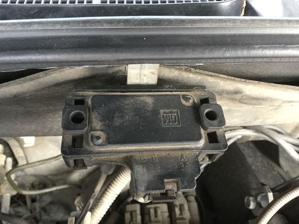 Black GM electronic control module with part number 139 5236 visible, mounted in engine bay