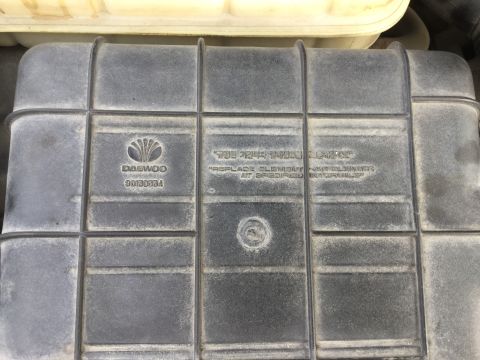 1995 Holden Astra - Close-up of a Daewoo air cleaner housing with part number and maintenance instructions visible.