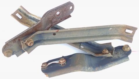 1983 Ford Bronco - Rear Bumper Brackets & Bolts from a '95 F150 IF THE IMAGE IS TOO SMALL, click it. Actual dimensions are 4.5x4.5x20" 10 lb. 6 oz. (brac…