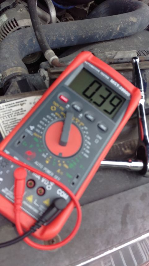 1994 Ford Bronco - Using a multimeter to check for parasitic drain on a vehicle's electrical system.