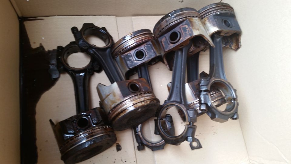 Pistons and connecting rods in a cardboard box