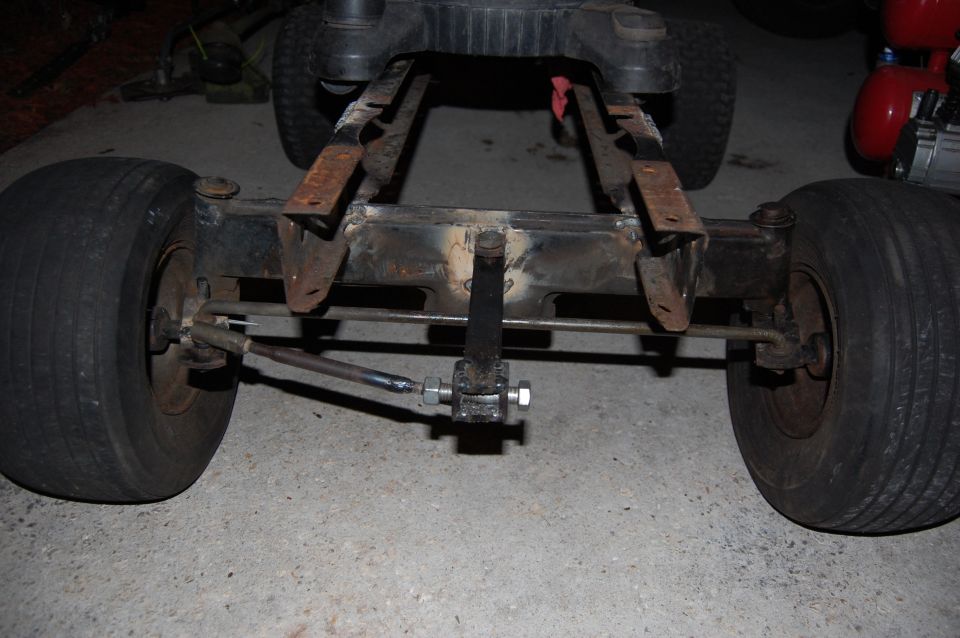 Rear axle and wheels of a yard cart