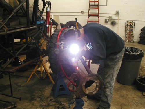 Loe doing some weldin gon my Axle