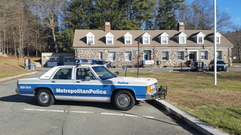 1991 Ford LTD Crown Victoria - Photo of a Metropolitan Police Ford Crown Victoria cruiser with push bar parked at a stone station.