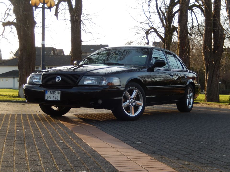Black 2003 Mercury Marauder, 3q-front view