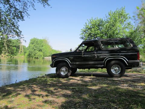 1984 Ford Bronco photo