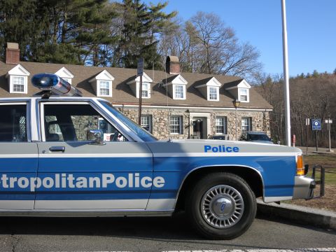 1991 Ford LTD Crown Victoria - Photo of a Metropolitan Police Crown Victoria patrol car beside a stone building.