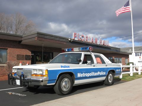 1991 Ford LTD Crown Victoria - Photo of a Metropolitan Police Ford Crown Victoria parked outside Florian Hall.