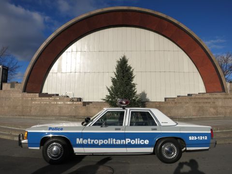 1991 Ford LTD Crown Victoria - Photo of a blue and white Metropolitan Police Crown Victoria parked at the Hatch Shell.