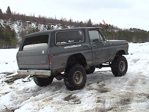 1979 Ford Bronco - Trying to yank him out