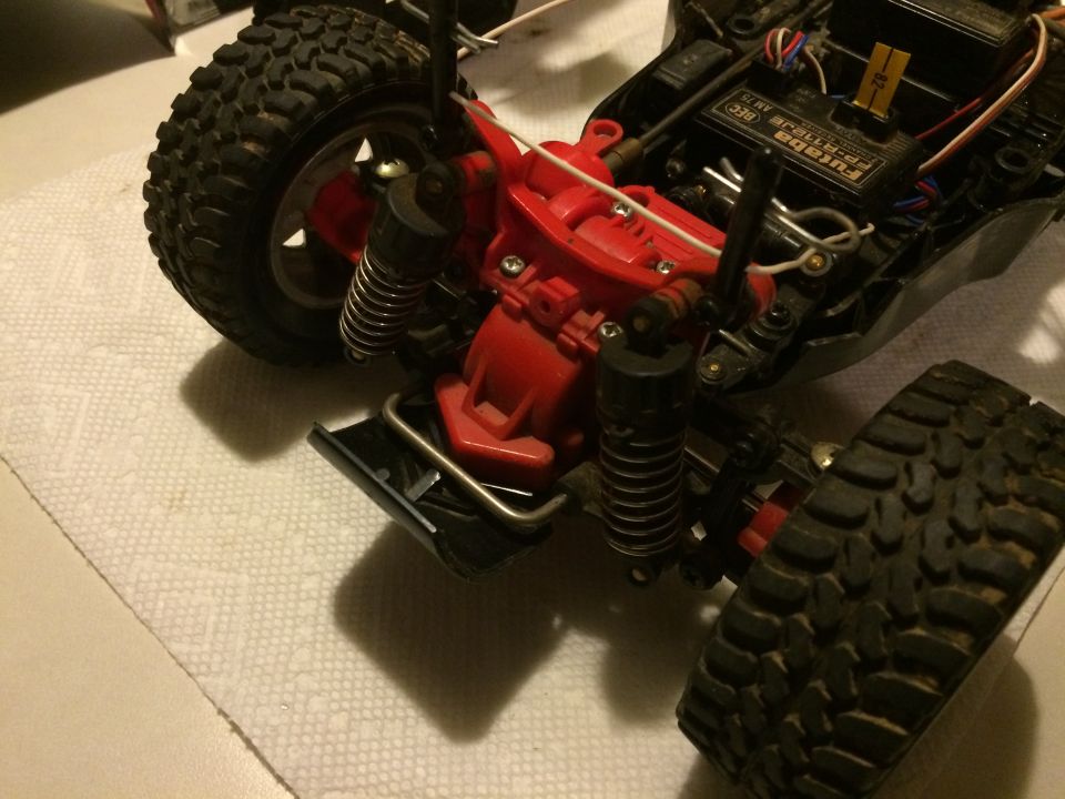 Remote-controlled off-road vehicle rear suspension and electronics