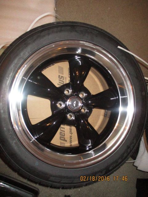 2004 Ford Crown Victoria - Aftermarket wheel and tire assembly with a black finish and polished lip.