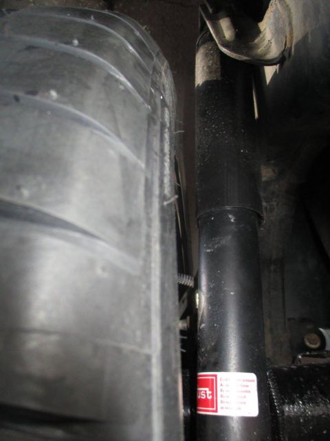 2004 Ford Crown Victoria - Makes me wonder if a 305/40/18 could of squeezed in there