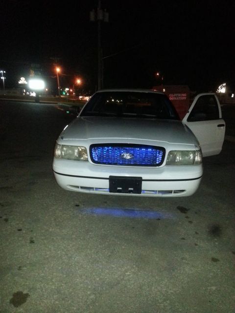 2004 Ford Crown Victoria photo