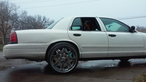 2004 Ford Crown Victoria photo