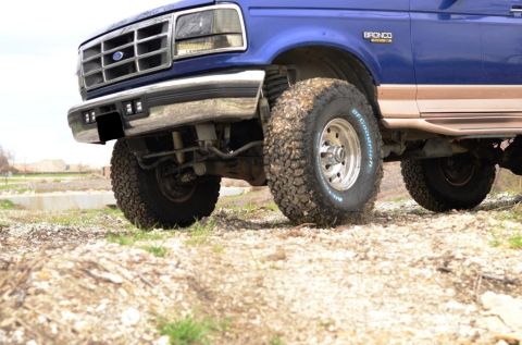 1996 Ford Bronco - This 1996 Ford Bronco is shown from the front quarter angle, equipped for off-road driving.