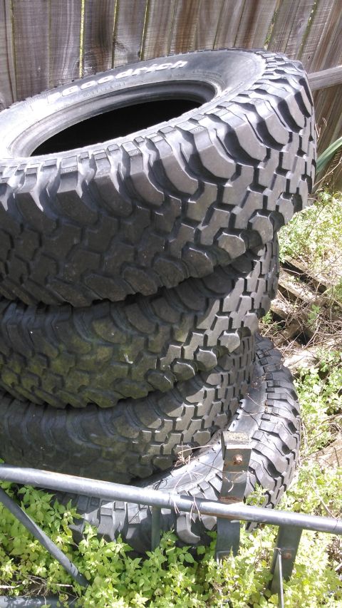 1988 Ford Bronco - 305 75 16 BFG Mud tires. alot of tread but old and dryrotted