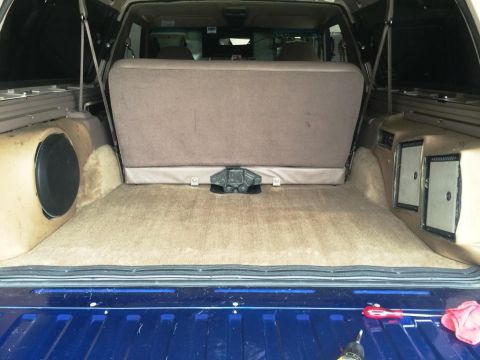 1996 Ford Bronco - Custom audio setup in the cargo area of a 1996 Ford Bronco.