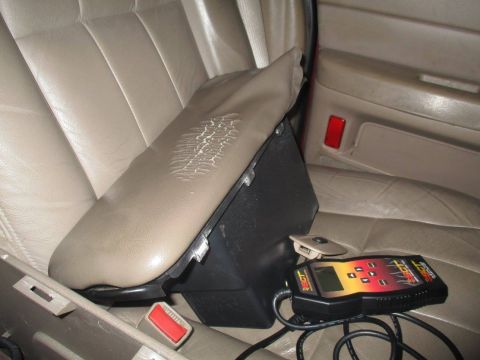 2004 Ford Crown Victoria - Arm rest just about had it.