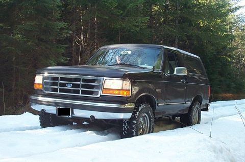 1995 Ford Bronco - Found some snow but not to sure how far two stock lift rigs will make it...