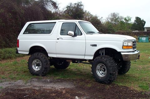 1995 Ford Bronco - 37x13 boggers on 16x10 589's