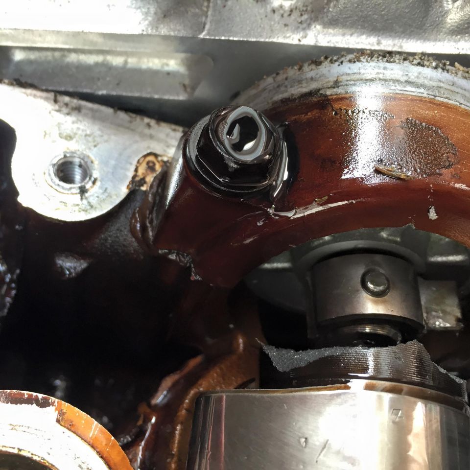 Engine oil pump assembly with bolt and gasket