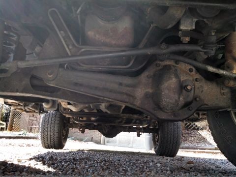 1995 Ford Bronco - Old Stuff: Rough Country 2.5" lift, & stock steering box and pitman arm, stock 3.55 limited slip differentials (front and rear)