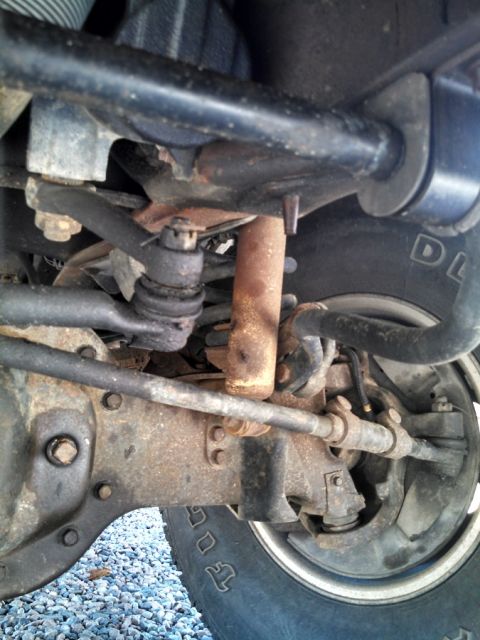 1995 Ford Bronco - Old Stuff: Rough Country 2.5" lifted coils & old Hecklethorn shocks, stock steering box & pitman arm, original location of the tie rod ends.