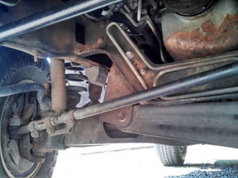 1995 Ford Bronco - Old Stuff: Rough Country 2.5" lifted coils, drop brackets & shocks, & original location of the tie rod ends.