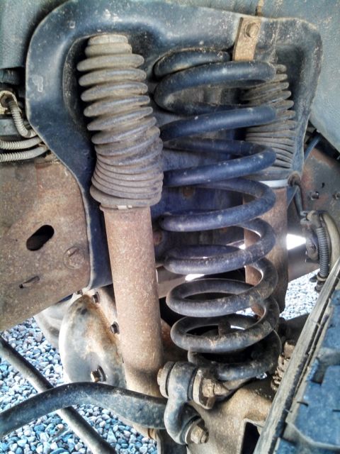 1995 Ford Bronco - Old Stuff: Rough Country 2.5" lifted coils & old Hecklethorn shocks