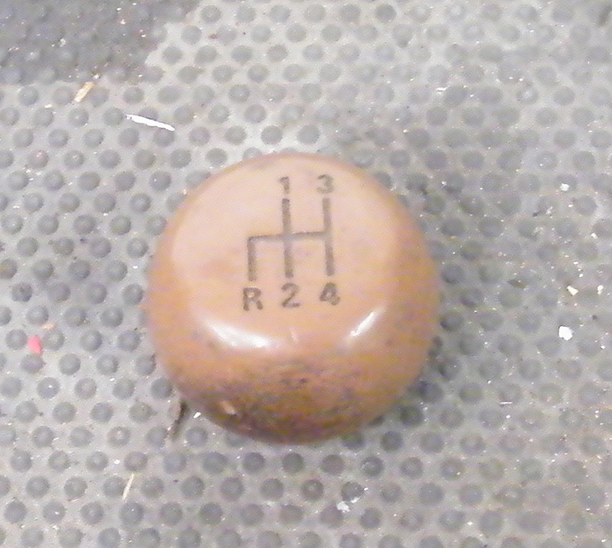 Manual transmission shift knob with 4-speed pattern (R, 1, 2, 3, 4)