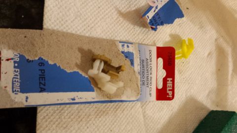 1976 Ford Ranchero - Door lock rod clip assortment packaging shows white and brown clips.