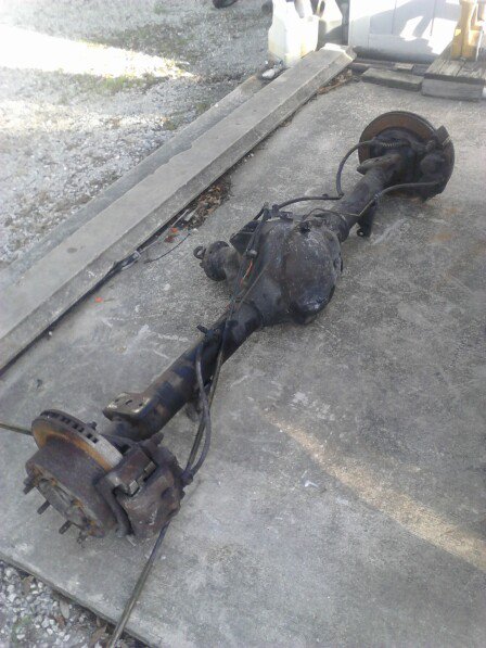 1996 Ford Bronco - Dana 60 semi floating axle i swapped in. came from an E-250 van somewhere around ~2000 year. reason i chose it is because it has factory di…