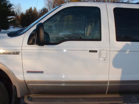 2003 Ford Excursion - Side view of a 2003 Ford Excursion, showing the door and badges.
