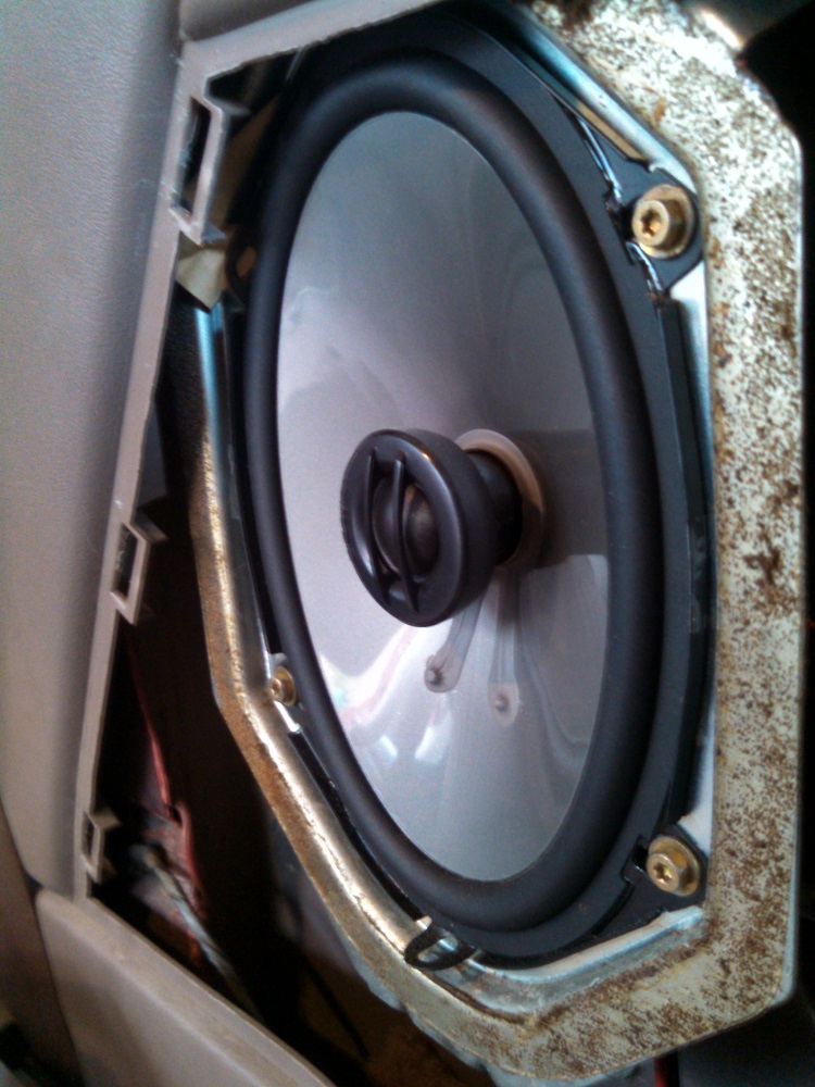 JL Audio C2 5x7's in the rear.