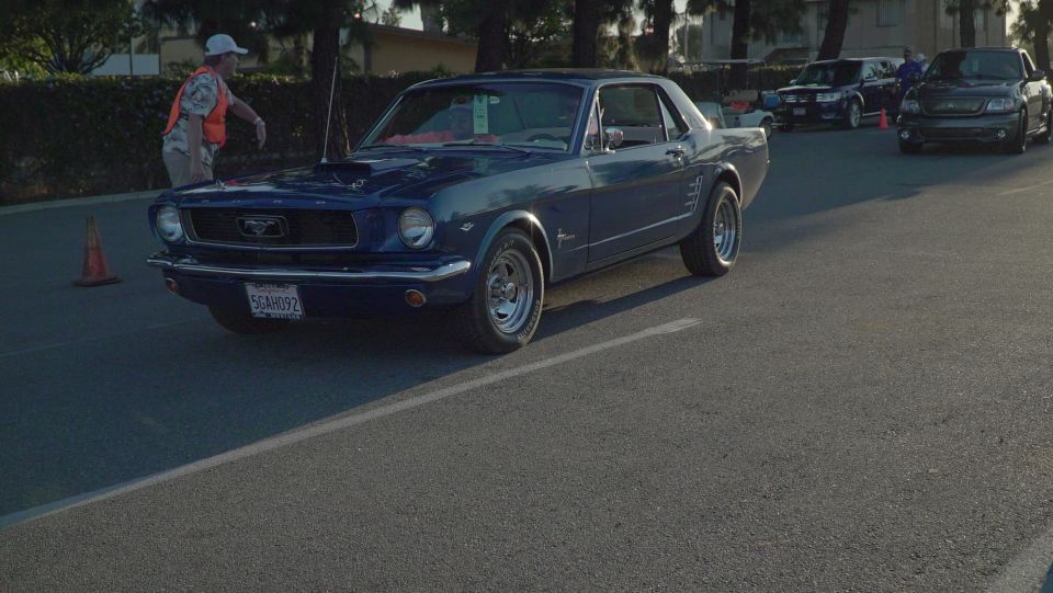 Dark blue classic Ford Mustang with license plate 5GAH092