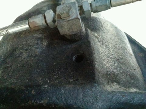 1992 Ford Bronco - Threaded hole in top of dana44 solid axle