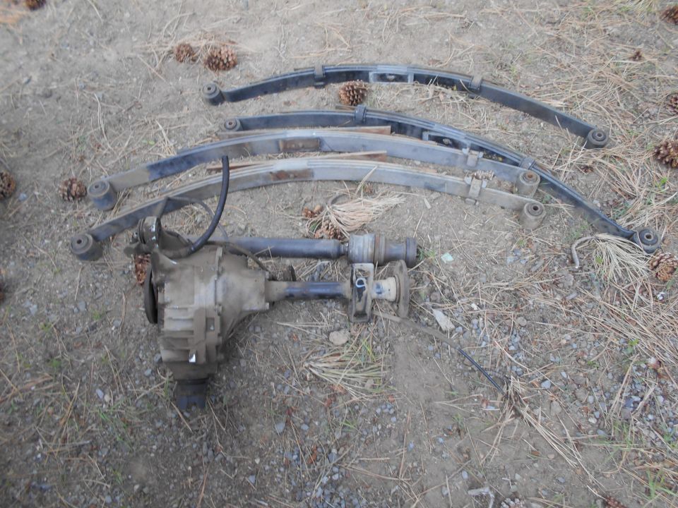 Differential and leaf springs on the ground