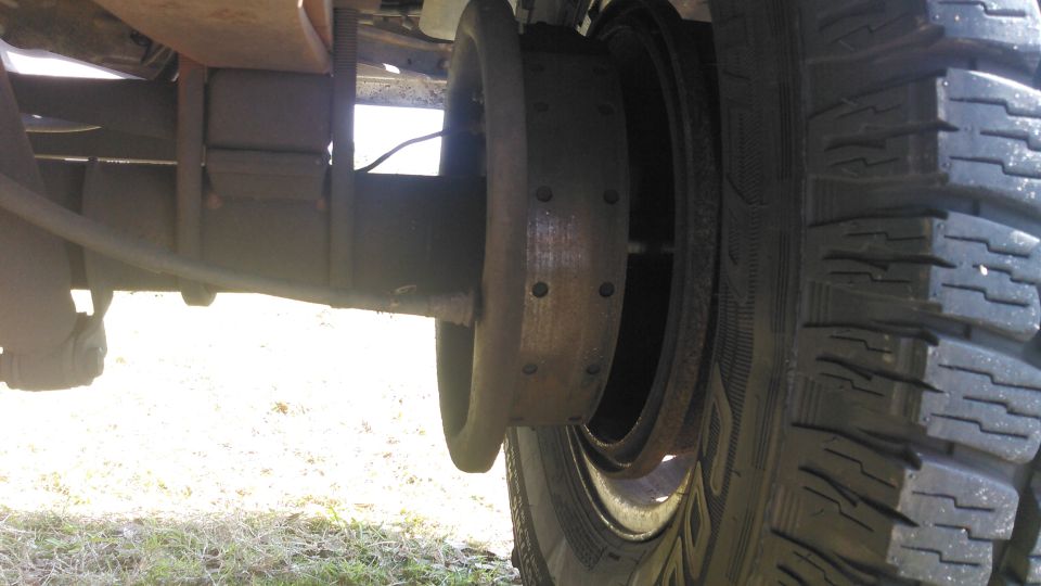 while driving to work, the axle decided to suddenly lock up. this is what i found. it is a 10.25 Sterling semi-floating (c-clip) axle

this is the main issue of using a c-clip semi floating axle, if the c-clip falls out or the axleshaft breaks, then nothing keeps the rest of the shaft with wheel attached in place allowing it to slide out