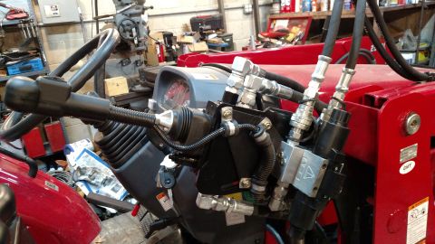 1990 Ford Bronco - Mahindra 2538 WR Long 3rd function kit, installed.